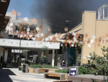 Cerca de un millar de personas debió evacuar mall de La Calera por incendio