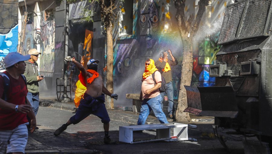 Trabajadores del puerto de Valparaíso volvieron a la calle tras rechazar oferta