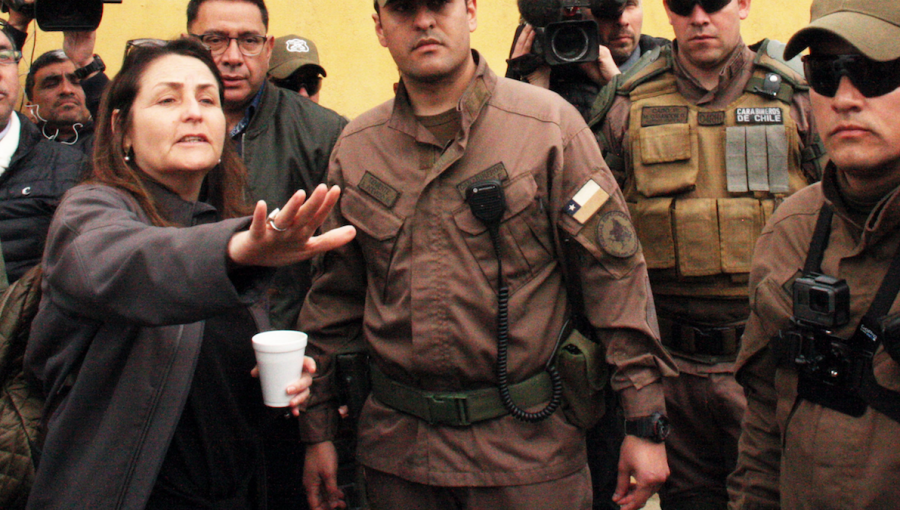 Gobernadora de Valparaíso llamó a "deponer los actos violentos y ataque a Carabineros"