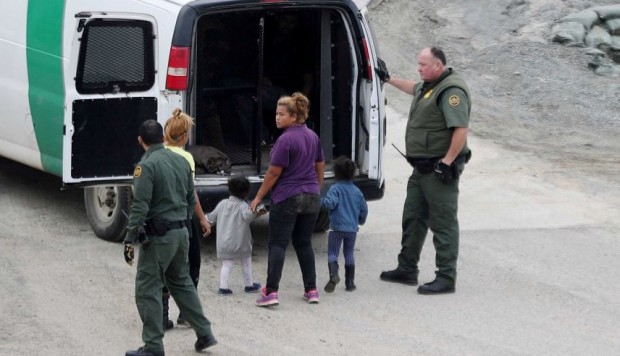 Niña de 7 años murió deshidratada luego de ser detenida en frontera de EE.UU.