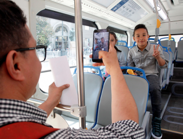 Nuevos buses eléctricos del Transantiago fueron presentados al público