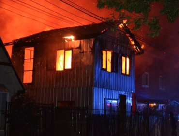 Una docena de damnificados dejó incendio de vivienda en Osorno