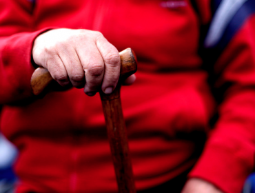 Joven ariqueña amenazó a su abuela con quemarle su casa: fue formalizada y juró venganza