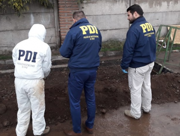 Dueño de parcela encontró un cráneo y otras osamentas humanas en Pudahuel