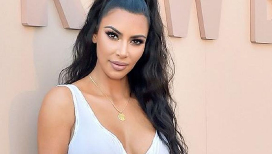 Kim Kardashian se vuelve a lucir desafiando la censura en redes sociales