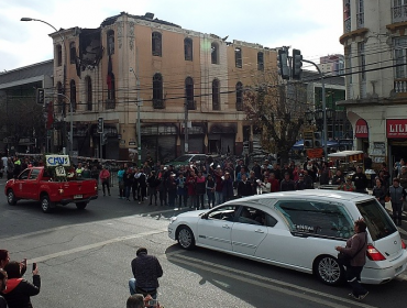 Municipio de Valparaíso compensará a familia de trabajador muerto en incendio