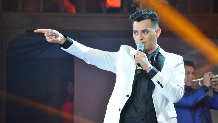 Nuevo look de Jordan acaparó todas las miradas en su presentación en "Rojo"
