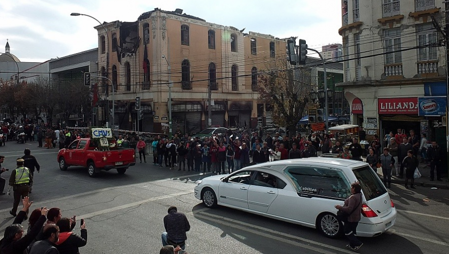 Municipio de Valparaíso compensará a familia de trabajador muerto en incendio