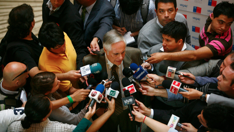 Senado estudia fijar jornada laboral de periodistas en 45 horas a la semana