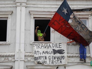 El nuevo lienzo amenazante de los portuarios de Valparaíso: Ahora, dirigido a Piñera