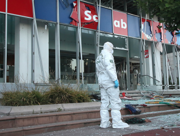 Delincuentes vestidos con chalecos amarillos asaltaron banco en Las Condes