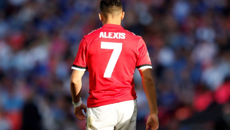 Alexis negó haber apostado por la salida de Mourinho del Manchester United