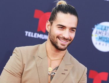 Maluma supera récord al tatuarse a 13 mil metros de altura