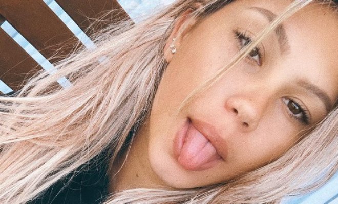 Hija de Marcelo Ríos se roba todas las miradas en su regreso a las canchas