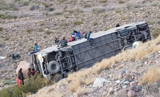 Bus chileno desbarrancó en Mendoza: Una mujer y dos niños muertos