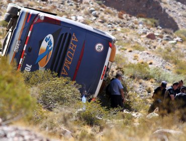 Empresa de bus accidentado aseguró que "conductores mantenían descansos legales"