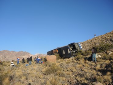 Madre e hija son dos de los tres fallecidos en volcamiento de bus en Mendoza