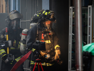 Desperfectos en una cocina originaron incendio estructural en edificio de Viña del Mar