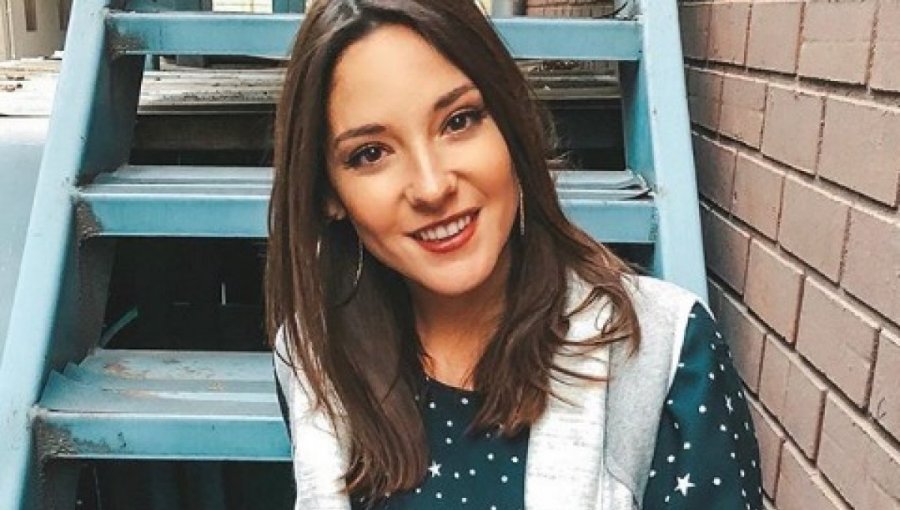 Con fotografía semidesnuda, Raquel Calderón desafía la censura en redes sociales