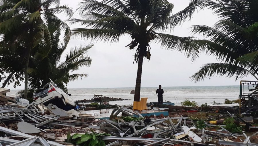 Elevan a 373 los muertos y 1.400 heridos por tsunami en Indonesia