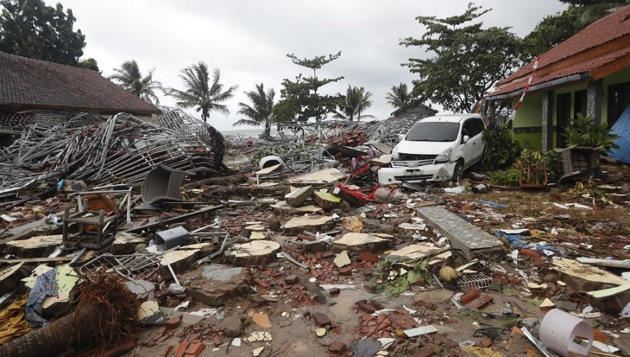 Indonesia: Cifra de fallecidos por tsunami tras erupción volcánica continúa al alza