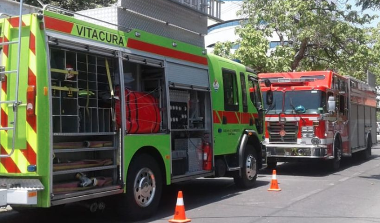 Emergencia química con cianuro obligó a evacuar todo un sector de Vitacura