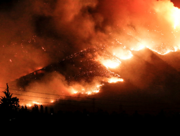 Onemi mantuvo la alerta preventiva en la región Metropolitana por amenaza de incendios forestales