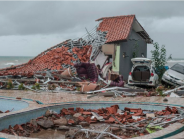 Autoridades elevaron a 430 los muertos por el tsunami en Indonesia