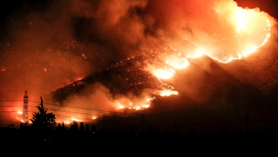 Onemi mantuvo la alerta preventiva en la región Metropolitana por amenaza de incendios forestales