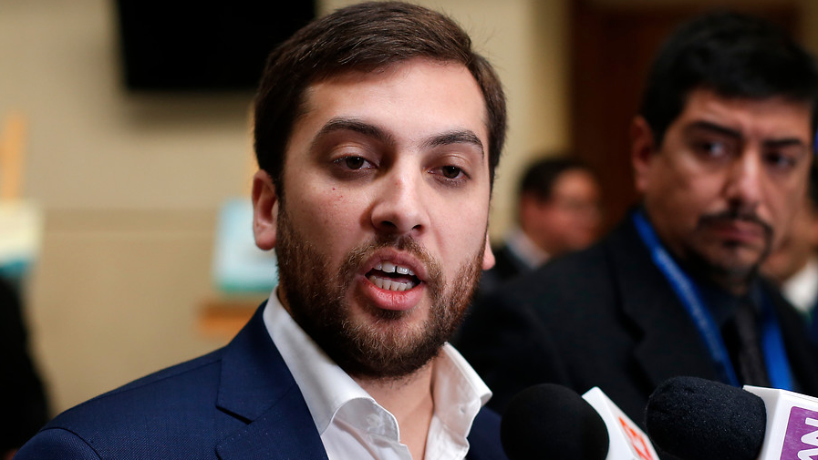 Diputado Soto pidió salida de RN de la Internacional Demócrata de Centro por defender el "pinochetismo"