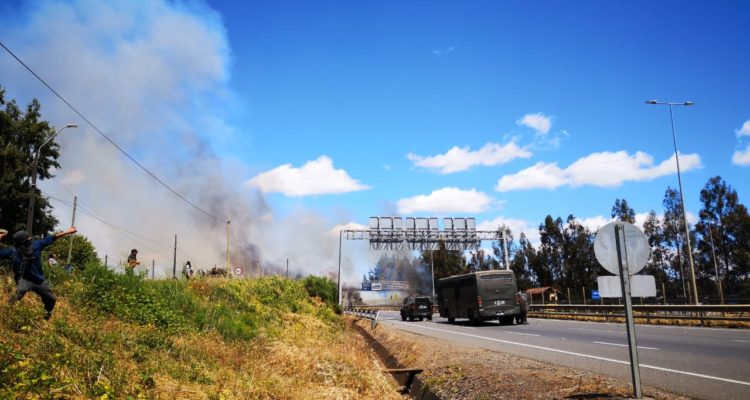 Cuatro carabineros resultaron heridos tras enfrentamiento con manifestantes en Ercilla