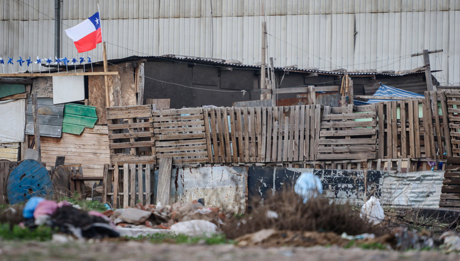 Ministro de Vivienda y aumento de campamentos: “Los resultados no son buenos”