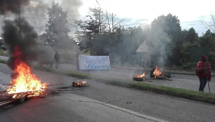 Tres comunas de La Araucanía amanecieron con barricadas por crimen de Catrillanca