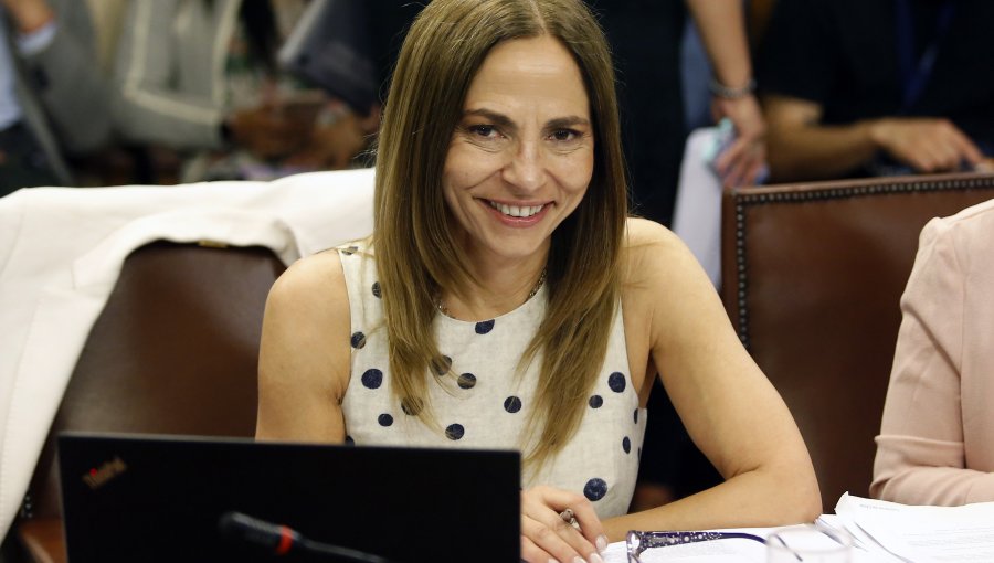 Lanzan campaña para incentivar a las jóvenes a estudiar carreras científicas