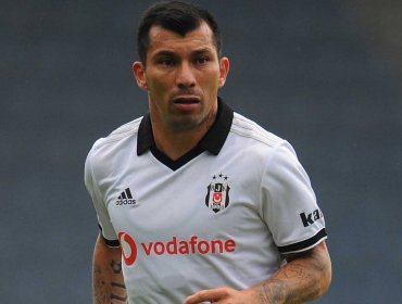 Besiktas rechazó primera oferta del West Ham United por Gary Medel