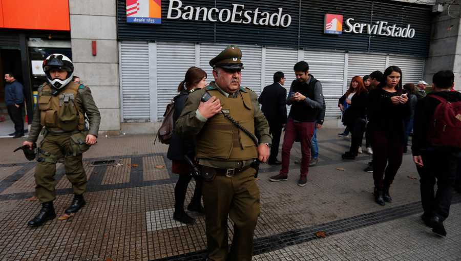 Carabineros sorprende in fraganti a tres asaltantes de banco en Independencia