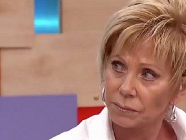 Raquel Argandoña lució extravagantes aros de condón en "Bienvenidos"