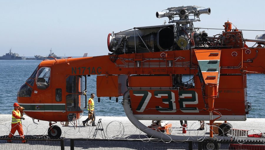 Súper helicópteros llegaron a combatir incendios al Biobío y el Maule