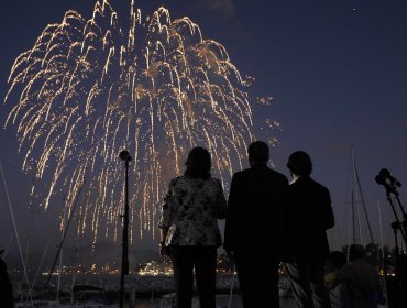 Revisa las imágenes del adelanto de Año Nuevo en el Mar realizado en la bahía de Concón