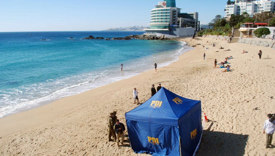 Un hombre ebrio muere por meterse al mar en Caleta Abarca en Viña del Mar