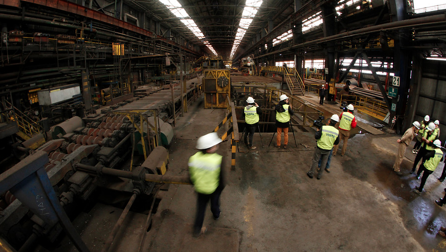 Producción industrial creció 0,4% en 12 meses gracias a minería y manufactura