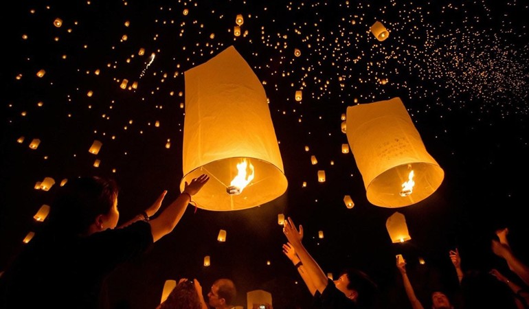 Conaf pidió no elevar "globos de los deseos" durante la celebración de año nuevo