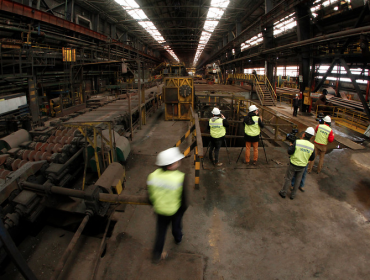 Producción industrial creció 0,4% en 12 meses gracias a minería y manufactura