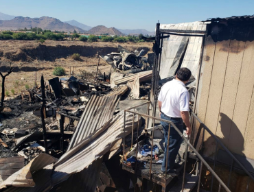 Incendio dejó casi un centenar de damnificados en campamento de Colina