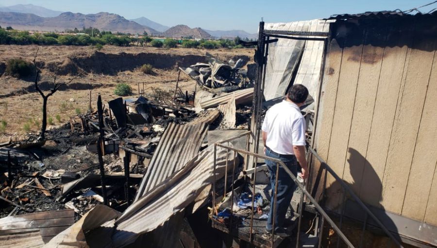 Incendio dejó casi un centenar de damnificados en campamento de Colina