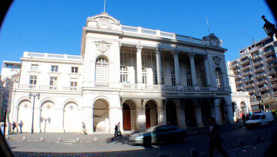 Robaron $96 millones desde estacionamientos bajo el Teatro Municipal de Santiago