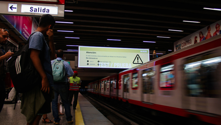 Metro de Santiago y Metrotren adelantaron la hora punta para este lunes 31 de diciembre