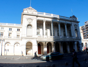 Robaron $96 millones desde estacionamientos bajo el Teatro Municipal de Santiago