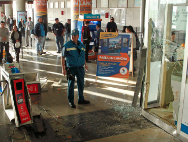 Con alunizaje: Delincuentes protagonizaron violento asalto en estación Puerto de Valparaíso