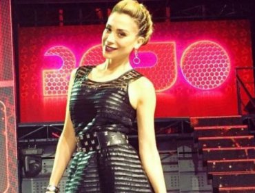 Yamna Lobos sorprende en "Rojo" con radical cambio de look